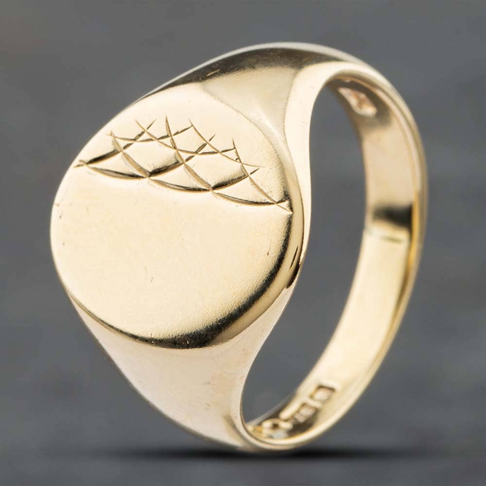 Pre-Owned 9ct Yellow Gold Engraved Oval Signet Ring 41341159