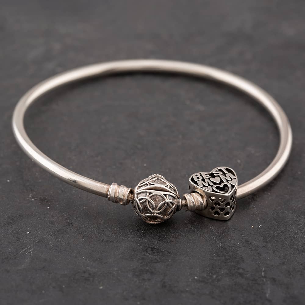 Pre-Owned Pandora Silver Best Mom Heart Bead & 21cm Plain Bangle 41221191