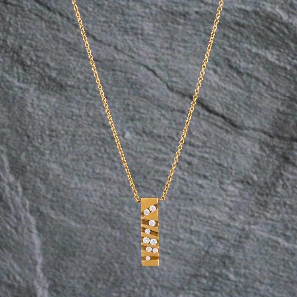 Pre-Owned 18ct Yellow Gold Brilliant Cut Diamond Abstract Pendant & 16 Inch Trace Chain 4156007