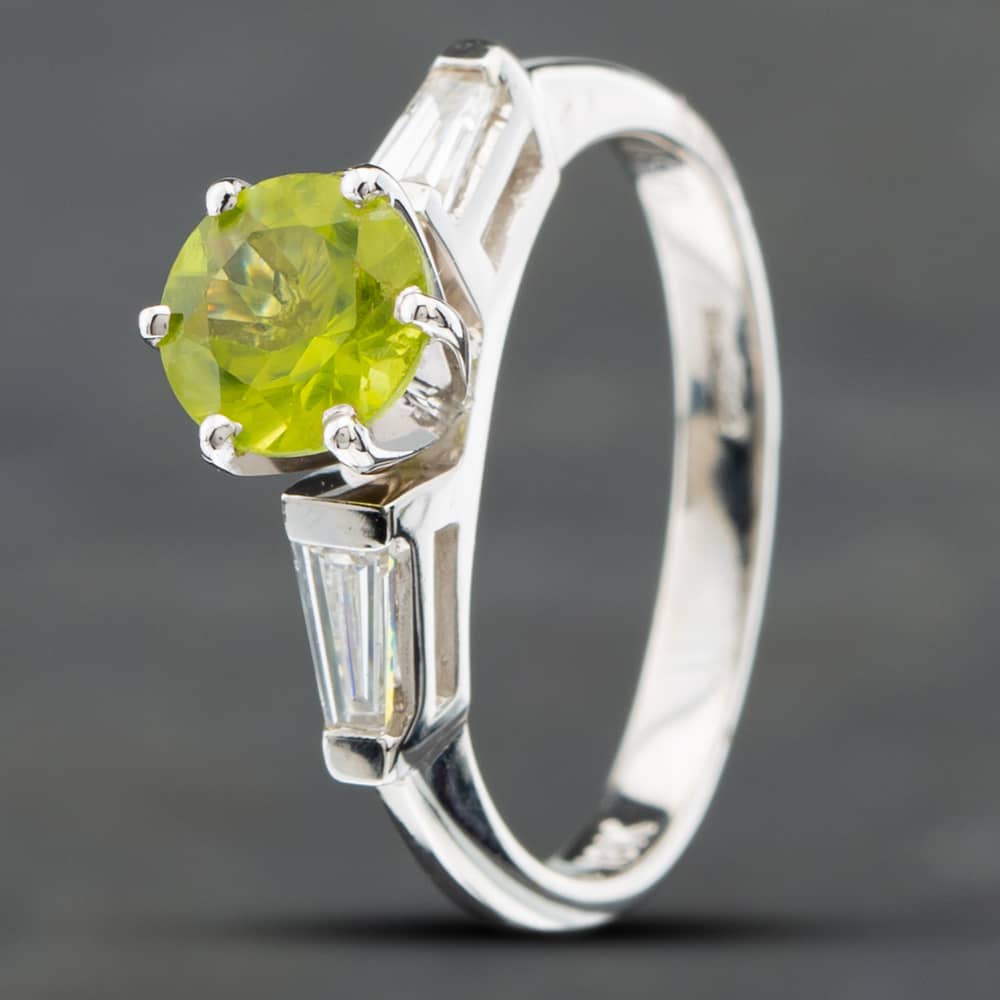 Pre-Owned 14ct Yellow Gold 1.03ct Peridot & Baguette Cut Diamond Shoulder Set Solitaire Ring 43541000