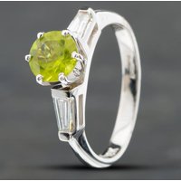 Pre-Owned 14ct Yellow Gold 1.03ct Peridot & Baguette Cut Diamond Shoulder Set Solitaire Ring 43541000