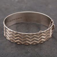 Pre-Owned Silver Patterned Standard Hinged Bangle 41251256