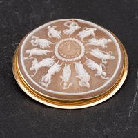 Pre-Owned 18ct Yellow Gold Large Round Cameo Brooch 4113447