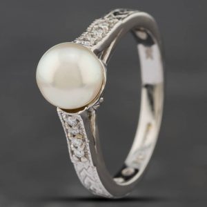 Pre-Owned 14ct White Gold Cultured Pearl & Brilliant Cut Diamond Dress Ring 43441000