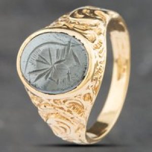 Pre-Owned 9ct Yellow Gold Hematite Centurian Head Signet Ring 41341474