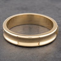 Pre-Owned 9ct Yellow Gold Concave Plain Standard Hinged Bangle 41211166 - Image 2