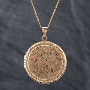 Pre-Owned Vintage 9ct Yellow Gold Round Hand Engraved Locket Pendant & 18 Inch Curb Chain 41141765