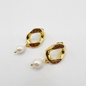 SVNX Womens Chunky Hoop with Faux Pearl Earrings – Gold Brass (archived) – One Size