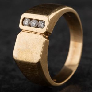 Pre-Owned 9ct Yellow Gold 0.20ct Diamond Three Stone Signet Ring 4134541