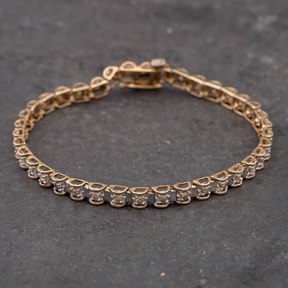 Pre-Owned 9ct Yellow Gold Brilliant Cut Diamond 7.25 Inch Bracelet 410758171