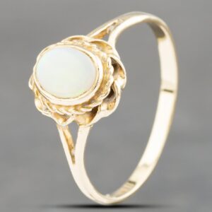 Pre-Owned 9ct Yellow Gold Opal Oval Dress Ring 41102537