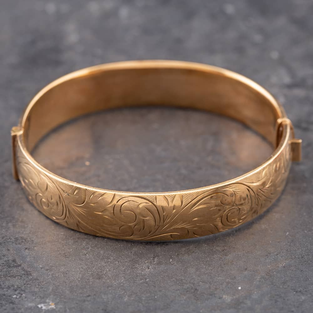 Pre-Owned 9ct Yellow Gold Half Engraved Standard Hinged Bangle 41211177