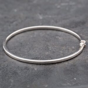 Pre-Owned 18ct White Gold Plain Hinged Bangle 41211205