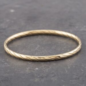 Pre-Owned 9ct Yellow Gold Engraved Standard Hinged Bangle 41211235