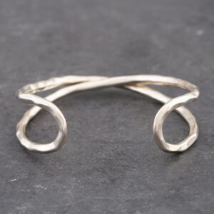 Pre-Owned Silver Hammered Twist 16cm Cuff Bangle 41251321