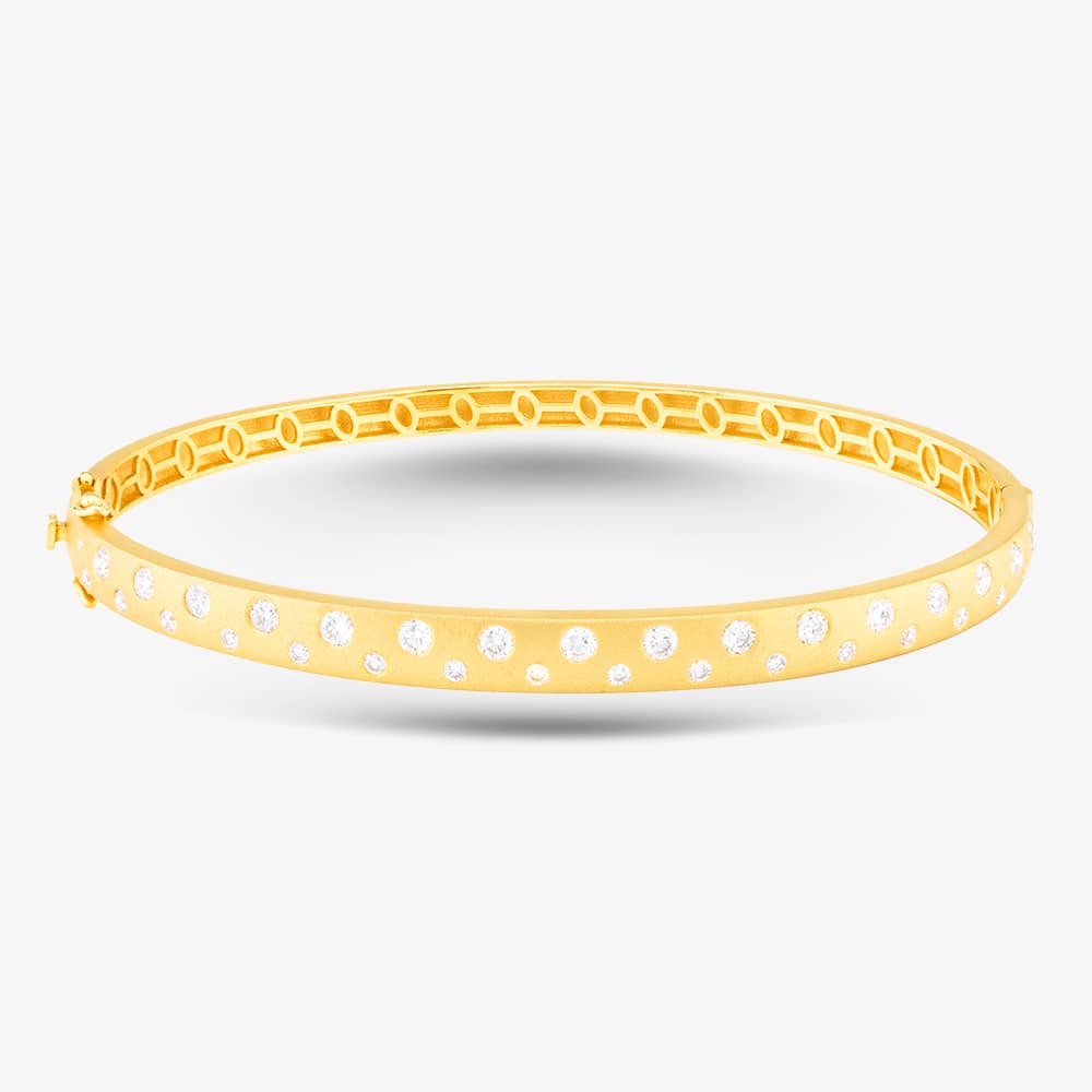 Pre-Owned 14ct Yellow Gold Brilliant Cut Diamond Frosted Finish 19cm Hinged Bangle 43211010