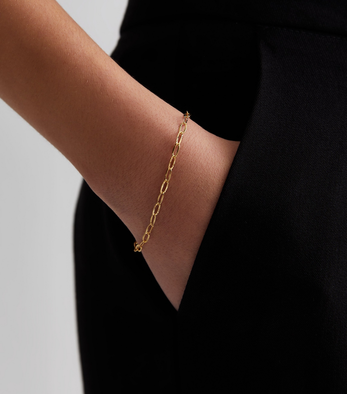 18ct Gold Plated Textured Chain Bracelet New Glance