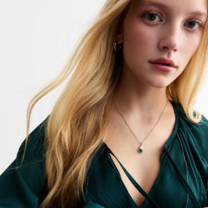 Gold Tone Semi Treasured Inexperienced Onyx Teardrop Necklace New Glance