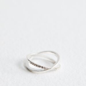 Silver Tone Crossover Decorated Ring New Glance