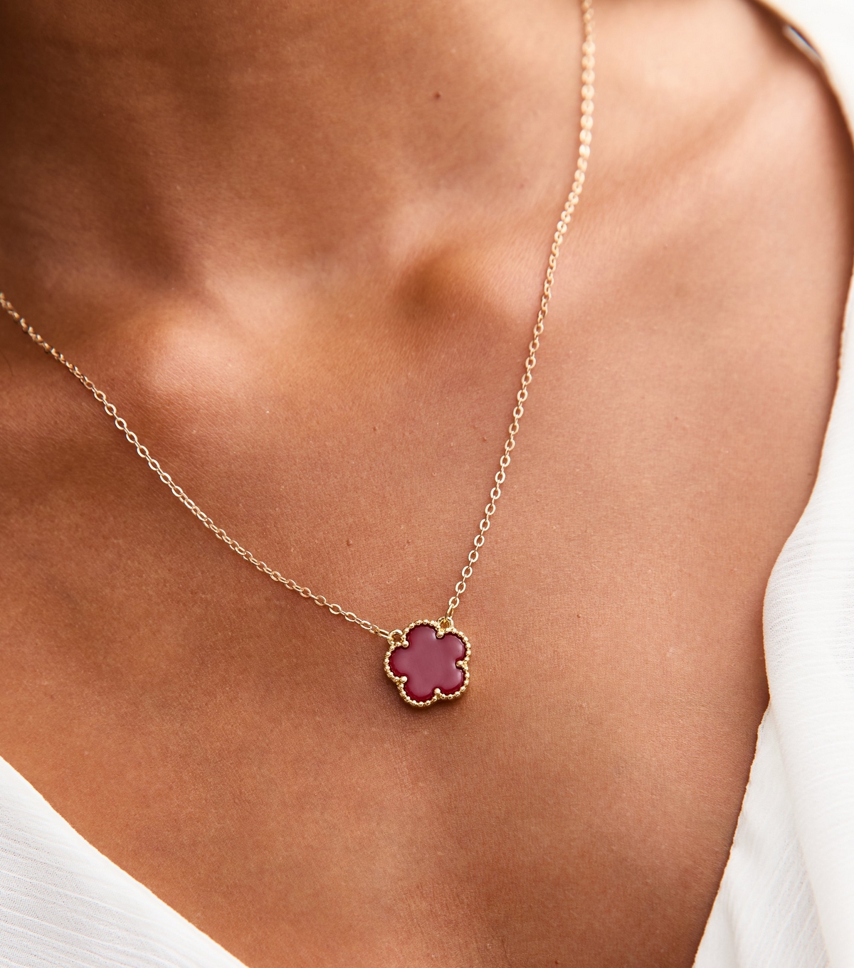 Gold Tone Burgundy Flower Pendant Necklace New Glance