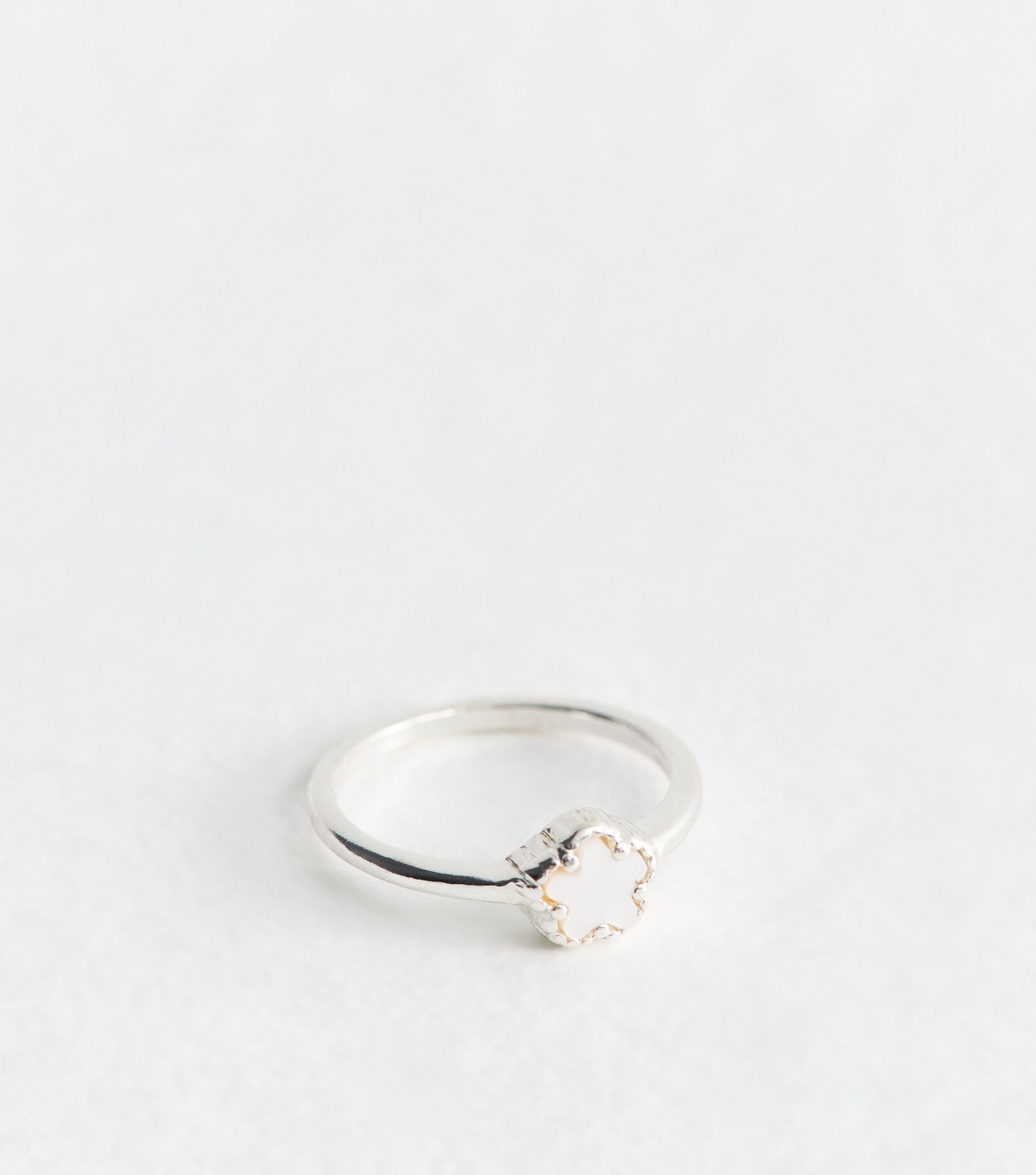 White Silver Tone Flower Ring New Glance