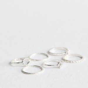6 Pack of Silver Tone Flower Twist Diamanté Rings New Glance