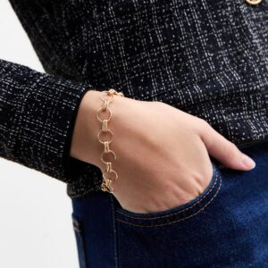 Gold Tone Chain Hyperlink Bracelet New Glance