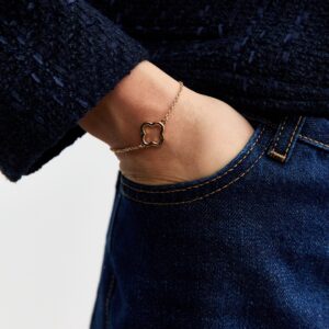 Gold Tone Flower Bracelet New Glance