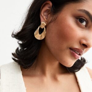 Gold Tone Ribbed Interlink Door Knocker Earrings New Glance