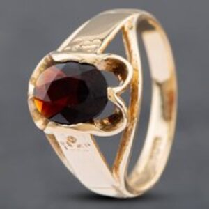 Pre-Owned Vintage 9ct Yellow Gold Garnet Single Stone Signet Ring 41341317