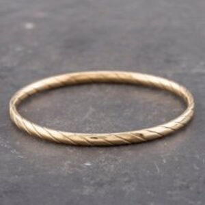 Pre-Owned 9ct Yellow Gold Engraved Standard Hinged Bangle 41211235