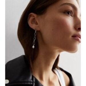 Silver Chain Pretend Pearl Drop Earrings New Glance
