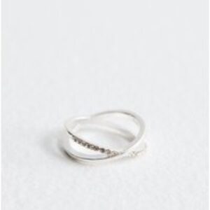 Silver Tone Crossover Decorated Ring New Glance