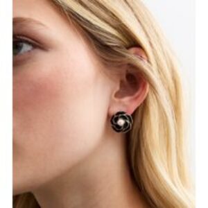Black Pretend Pearl Adorned Flower Earrings New Glance